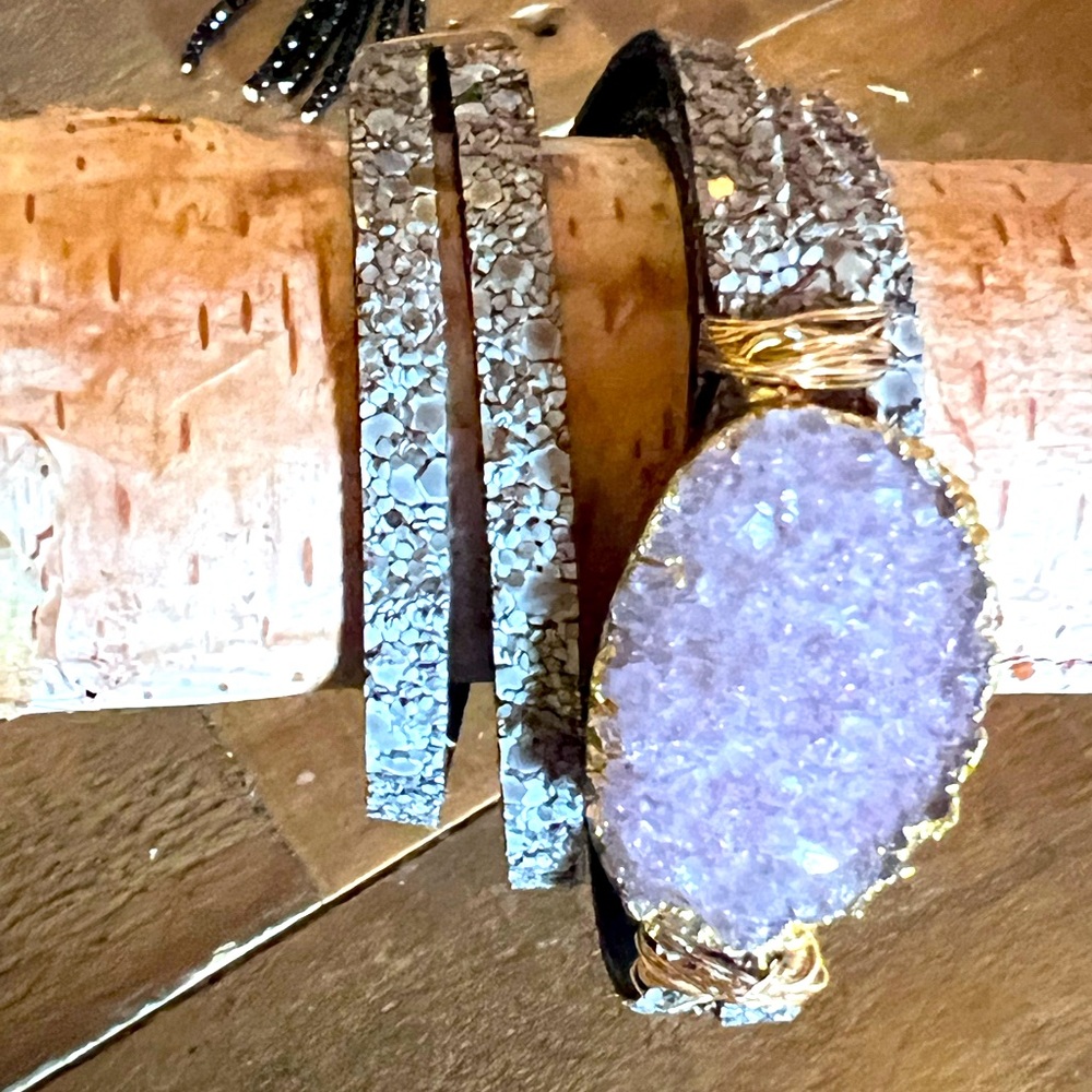 Handmade leather wrap bracelet with magnetic clasp. - Picture 4 of 8